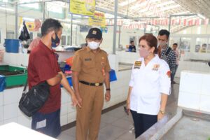 TINJAU PASAR BAUNTUNG, KOMISI III DPRD BANJARBARU BANYAK DAPAT TEMUAN