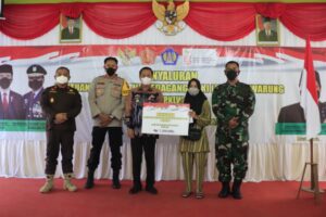 WARTONO SERAHKAN BANTUAN DARI PUSAT UNTUK PEDAGANG