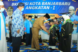 WALI KOTA WISUDAKAN SANTRI TPQ BKPAKSI
