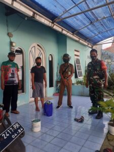 EMI BERIKAN BANTUAN KE WARGA YANG ISOMAN
