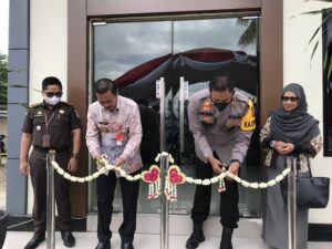 WARTONO RESMIKAN GEDUNG SANIKA SATYAWADA SATRESNARKOBA POLRES BANJARBARU