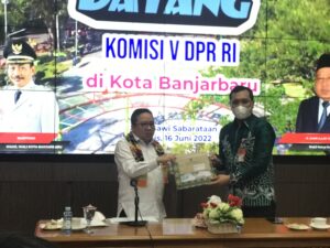 WALI KOTA BANJARBARU TERIMA KUNJUNGAN KERJA DARI KOMISI V DPR RI