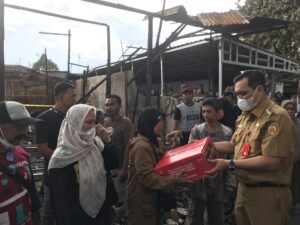 WALI KOTA SERAHKAN BANTUAN