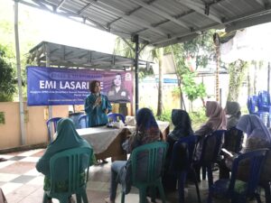 RESES EMI LASARI DENGAN KADER POSYANDU BAHAS INI