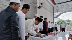 RATUSAN JUTA DIBAGIKAN WALI KOTA BANJARBARU DI BULAN RAMADHAN