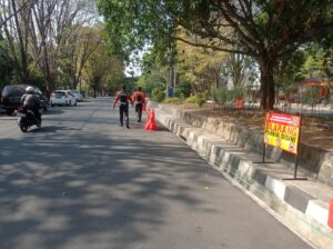 JALAN PANGERAN SURIANSYAH BANJARBARU STERIL DARI PARKIR LIAR