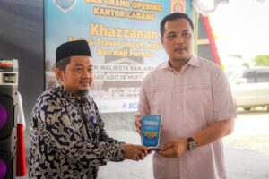 WALI KOTA BANJARBARU RESMIKAN TRAVEL UMROH DAN HAJI: PELAYANAN SEMAKIN TAMBAH DI BANJARBARU