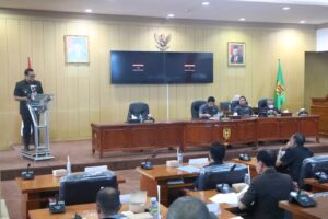 DPRD BANJARBARU DENGARKAN TIGA RAPERDA YANG DISAMPAIKAN