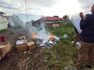 KPU BANJARBARU BAKAR RIBUAN SURAT SUARA PEMILU 2024