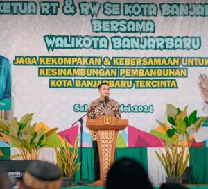 WALI KOTA BANJARBARU RAIH DUA PENGHARGAAN TINGKAT PROVINSI