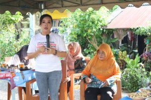 POKIR EMI LASARI BUAHKAN HASIL, POKMAS KENARI PANEN PERDANA