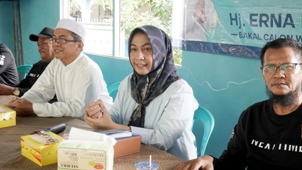 WARGA KOMPLEK BUMI CAHAYA BINTANG DUKUNG PENUH ERNA LISA HALABY