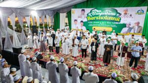 WARGA BANJARBARU BERSHOLAWAT BERSAMA DI MURDJANI