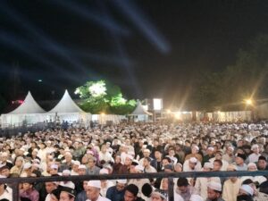 LAUTAN MANUSIA PADATI TABLIGH AKBAR YAYASAN ABDUL AZIZ HALABY DENGAN USTADZ ADI HIDAYAT