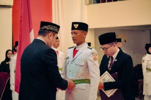 WALI KOTA BANJARBARU KUKUHKAN PASUKAN PASKIBRAKA