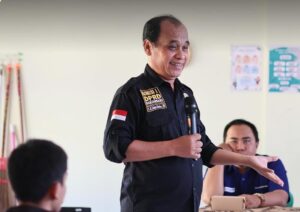 KETUA KOMISI I DPRD BANJARBARU KENALKAN LEGISLATIF KE PELAJAR