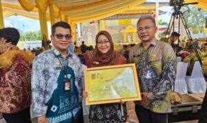 HUT KE-74 PROVINSI KALSEL, PEMKO BANJARBARU RAIH PENGHARGAAN