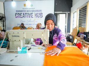 WARGA DAPAT FASILITAS PELATIHAN PEMBUATAN TAS