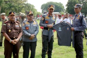 ARBAIN MIRIS LIHAT DUGAAN KEJANGGALAN SERAGAM LINMAS