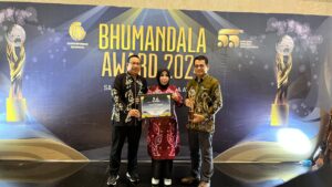 PEMKO BANJARBARU TERIMA PENGHARGAAN JARINGAN INFORMASI GEOSPASIAL TERBAIK 2024