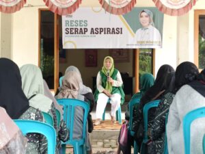 KADER POSYANDU HARAPKAN PERJUANGAN RIRIK SUMARI