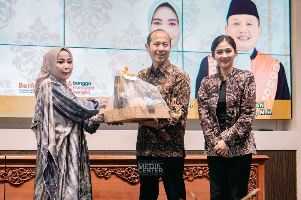 PISAH SAMBUT KETUA PN BANJARBARU, BUNDA NUNUNG SAMPAIKAN TERIMA KASIH