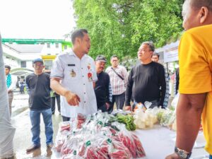 WALI KOTA BANJARBARU MENINJAU PASAR MURAH DARI DKP3
