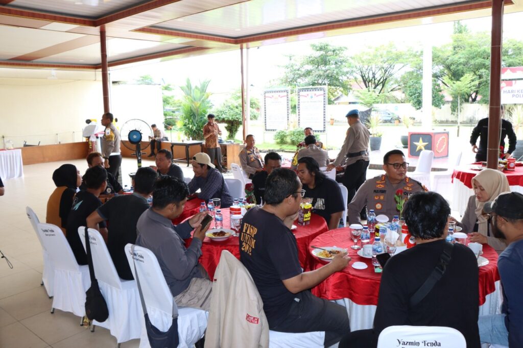 PERKUAT SINERGI, POLRES BANJARBARU COFFE MORNING DENGAN AWAK MEDIA