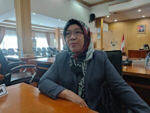 RAWAN KECELAKAAN, DPRD BANJARBARU MINTA PEMBELI DURIAN JANGAN PARKIR SEMBARANGAN