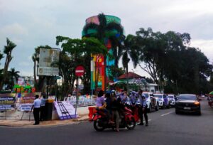PENGUNJUNG TAMAN VAN DER PIJL MEMBELUDAK, DISHUB BANJARBARU SOSIALISASIKAN PARKIR