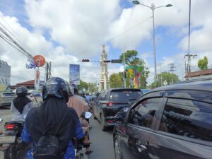 DPRD SOROTI TRAFFIC LIGHT TUGU ADIPURA KOTA BANJARBARU BIKIN MACET