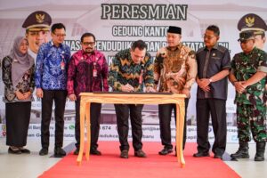 WALI KOTA BANJARBARU RESMIKAN GEDUNG BARU KANTOR DISDUKCAPIL