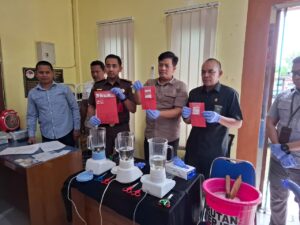 PULUHAN GRAM SABU DIMUSNAHKAN, EMPAT PELAKU DIAMANKAN
