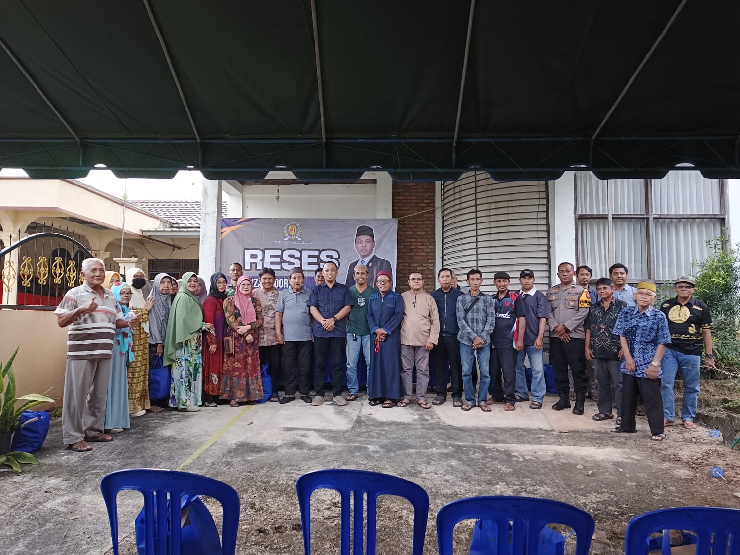 RESES FAUZAN NOOR, KURSI DI TROTOAR PANGLIMA BATUR DIKELUHKAN WARGA