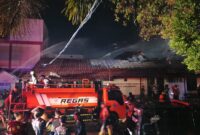 DIDUGA AKIBAT LISTRIK, TIGA BANGUNAN POLRES BANJARBARU LUDES DILAHAP API