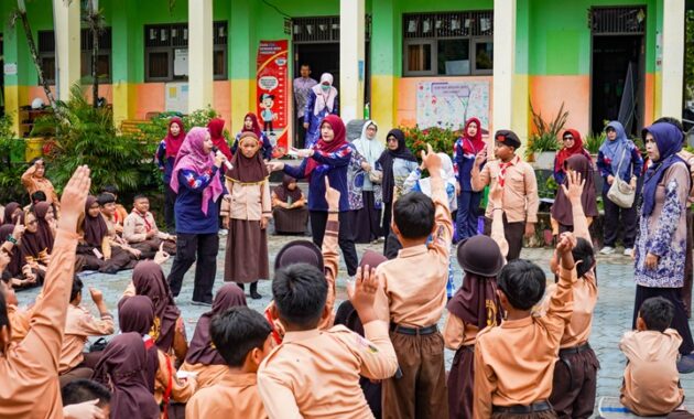 DKP3 BANJARBARU GENCARKAN GEMARIKAN, AJAK SISWA SD CINTA MAKAN IKAN SEJAK DINI