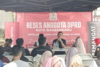 WARGA ADUKAN PERMASALAHAN SAMPAH KE DPRD BANJARBARU