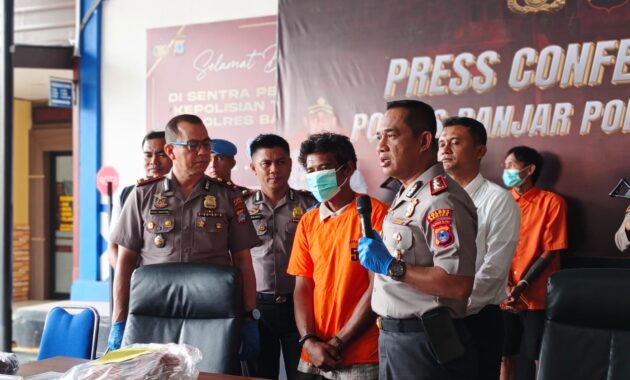 LIMA TEBASAN PARANG AKHIRI HIDUP KAKAK USAI PULANG DARI MASJID