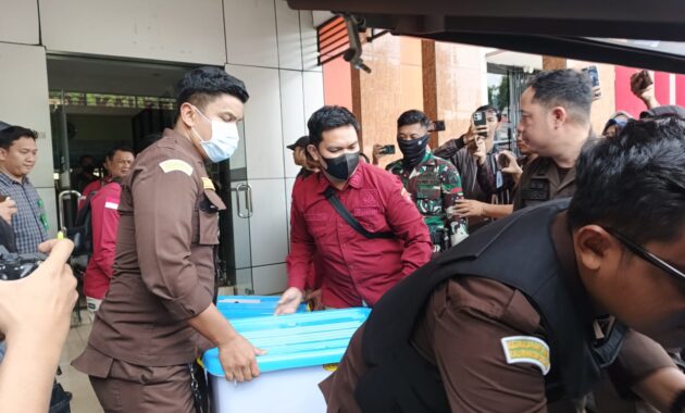 JEJAK DUGAAN KORUPSI BERTAHUN-TAHUN TERUNGKAP, KEJATI KALSEL GELEDAH KANTOR BKSDA