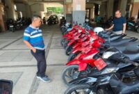 SEKRETARIAT DPRD BANJARBARU CEK KELENGKAPAN KENDARAAN DINAS
