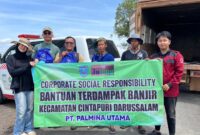 PT PALMINA UTAMA SALURKAN BANTUAN CSR UNTUK WARGA TERDAMPAK BANJIR DI TIGA DESA KECAMATAN CINTAPURI