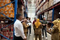 DISTRIBUSI BAHAN POKOK DIPASTIKAN LANCAR, TPID BANJAR TURUN LANGSUNG KE GUDANG