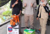DICKY EKA PUTRA SALURKAN BANTUAN, WARGA KOMPLEK BORNEO KIAN MANDIRI JAGA LINGKUNGAN