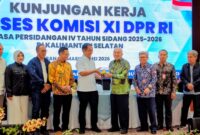 SAMBUT KOMISI XI DPR RI, GUBERNUR MUHIDIN TEGASKAN KALSEL SIAP JADI GERBANG LOGISTIK KALIMANTAN