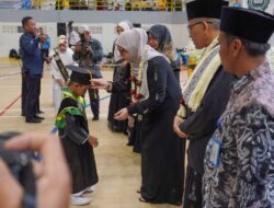 RATUSAN SANTRI DIWISUDA, WALI KOTA BANJARBARU SIAPKAN GENERASI QUR’ANI UNTUK MASA DEPAN KOTA