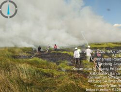 KARHUTLA MELANDA DESA MAKMUR KARYA, PT PALMINA UTAMA TERJUNKAN PULUHAN PEGAWAI