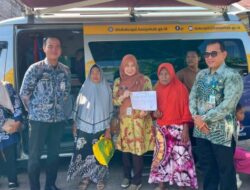 DISDUKCAPIL KALSEL JEMPUT BOLA, WARGA SUNGAI LULUT KINI BISA URUS KTP DAN KK