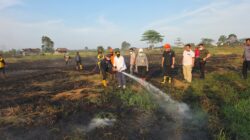 WAGUB KALSEL TURUN LANGSUNG PADAMKAN KARHUTLA DI PENGAYUAN, API KEMBALI MUNCUL DEKAT RUMAH WARGA