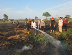WAGUB KALSEL TURUN LANGSUNG PADAMKAN KARHUTLA DI PENGAYUAN, API KEMBALI MUNCUL DEKAT RUMAH WARGA