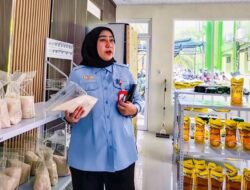 BUKAN SEKADAR BANTUAN, LISA HALABY MINTA DKP3 PASTIKAN “PIRING MAKAN” WARGA BANJARBARU TERJAGA